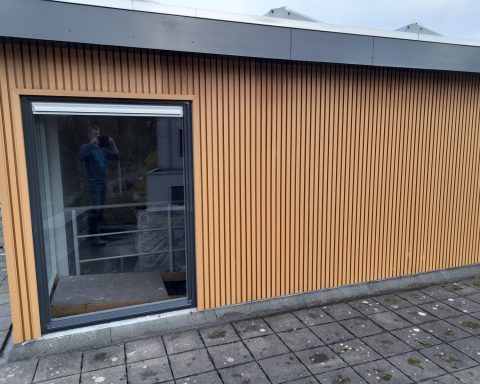 ontdek de voordelen van composiet gevelbekleding